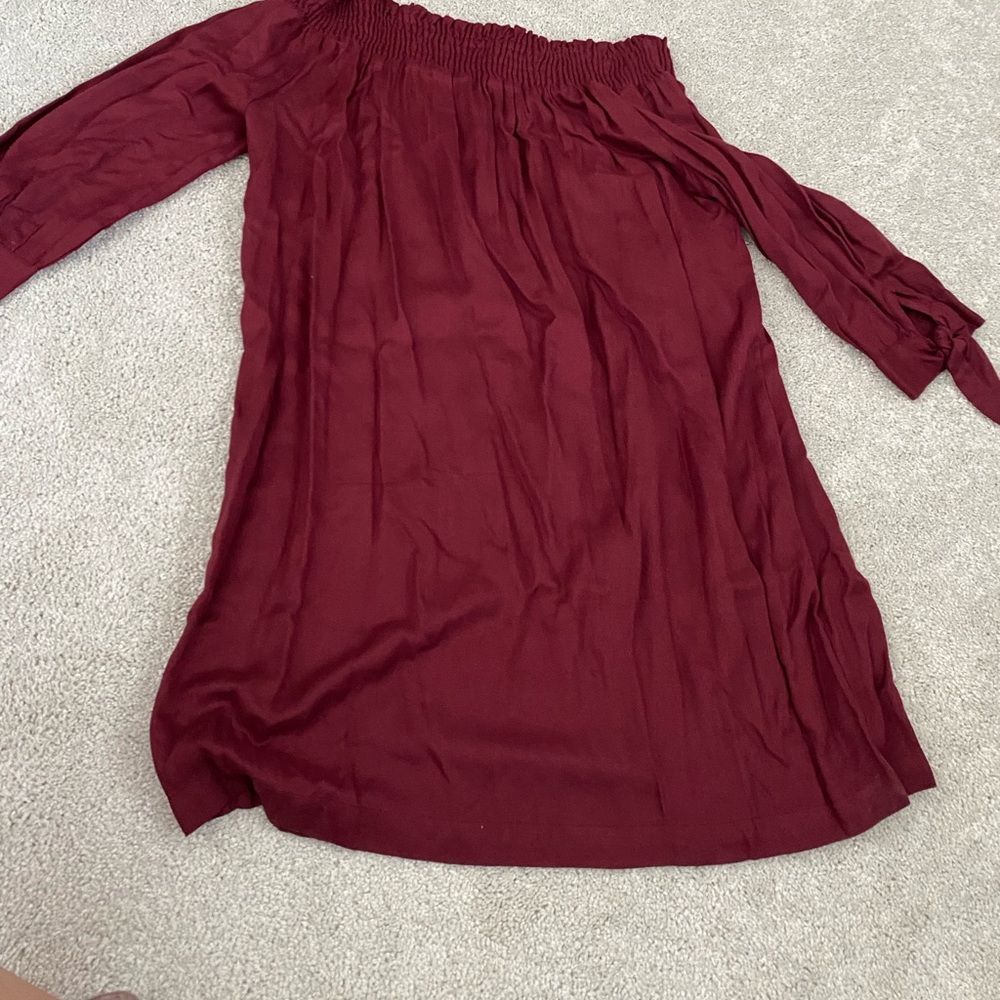 Burgundy off the shoulder Mud Pie dress. Size L.